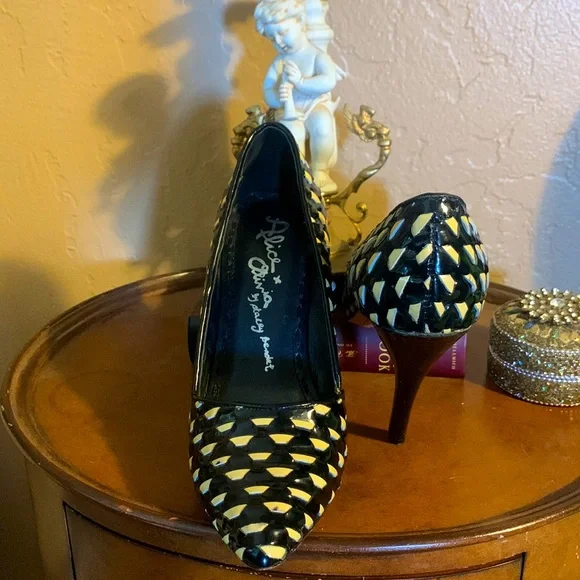 Alice + Olivia Black & Cream Heels.  Sz 36 - Picture 6 of 6